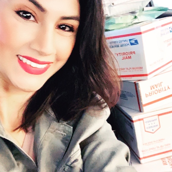 Hello Poshers! - Picture 4 of 8